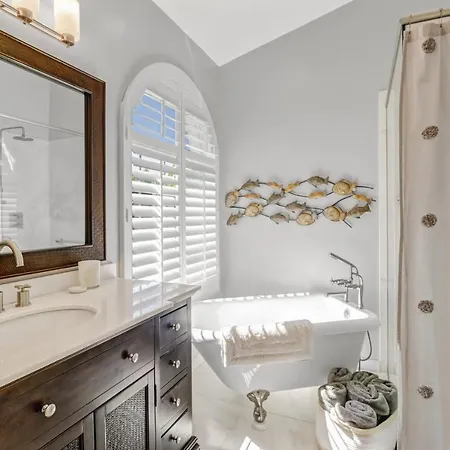 Cozy Beach House - 5 Minutes From Vanderbilt Beach Naples Exterior photo