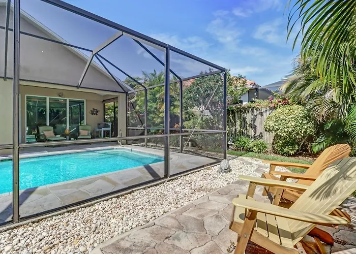 Cozy Beach House - 5 Minutes From Vanderbilt Beach